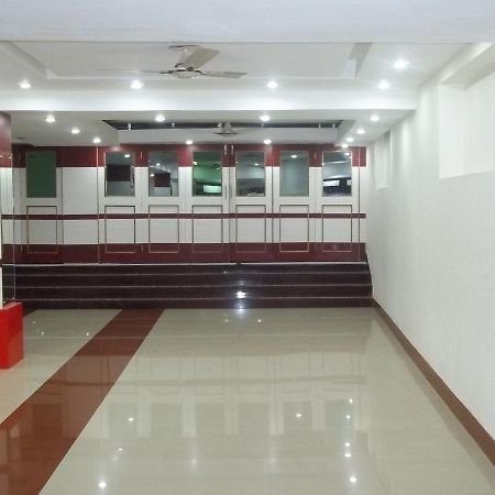 Hotel Tribhuvan Ранчи Экстерьер фото