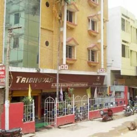Hotel Tribhuvan Ранчи Экстерьер фото