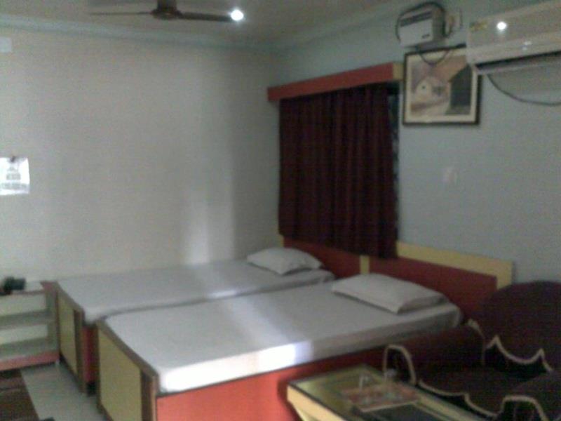 Hotel Tribhuvan Ранчи Экстерьер фото