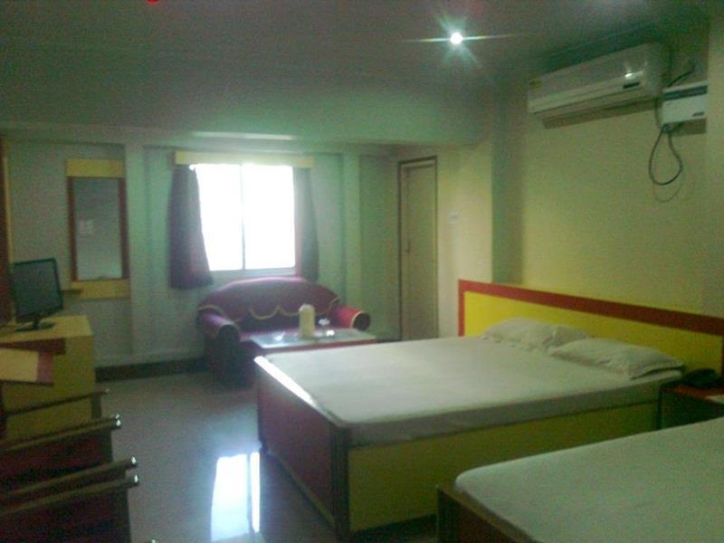 Hotel Tribhuvan Ранчи Экстерьер фото