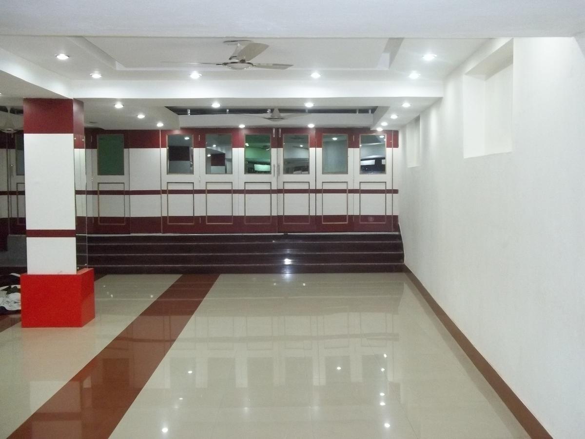 Hotel Tribhuvan Ранчи Экстерьер фото